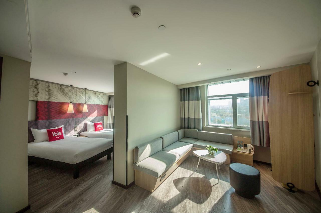 Ibis Urumqi Weixing Square Hotel Eksteriør billede